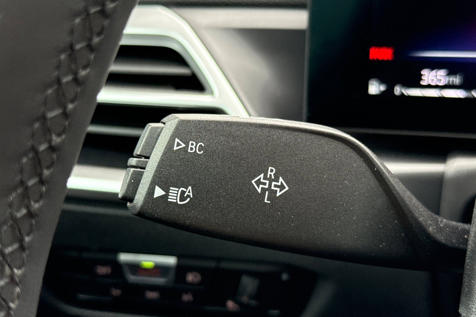 Used 2025 BMW 430i Coupe w/ Premium Package image 30