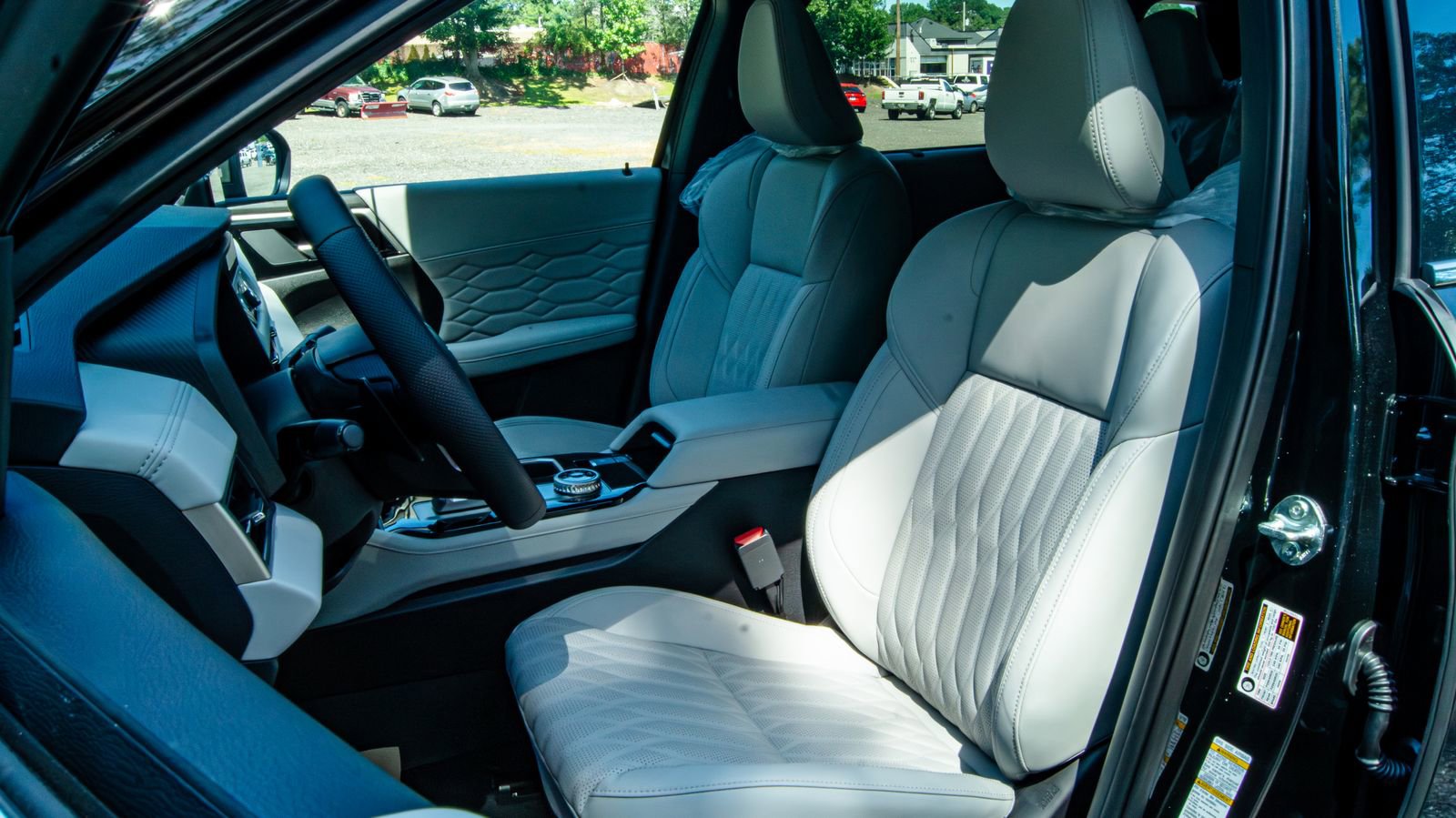 New 2025 Mitsubishi Outlander AWD image 12