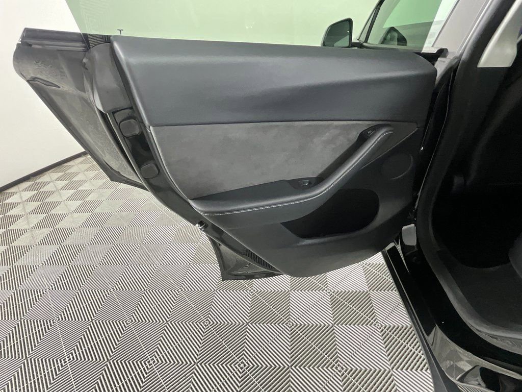 Used 2024 Tesla Model Y Long Range image 26
