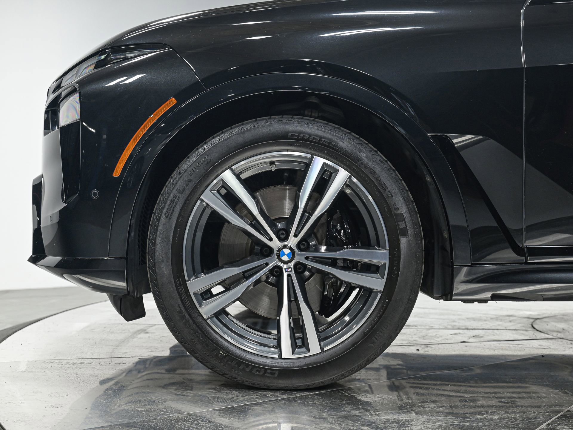 Used 2023 BMW X7 xDrive40i w/ Executive Package image 3