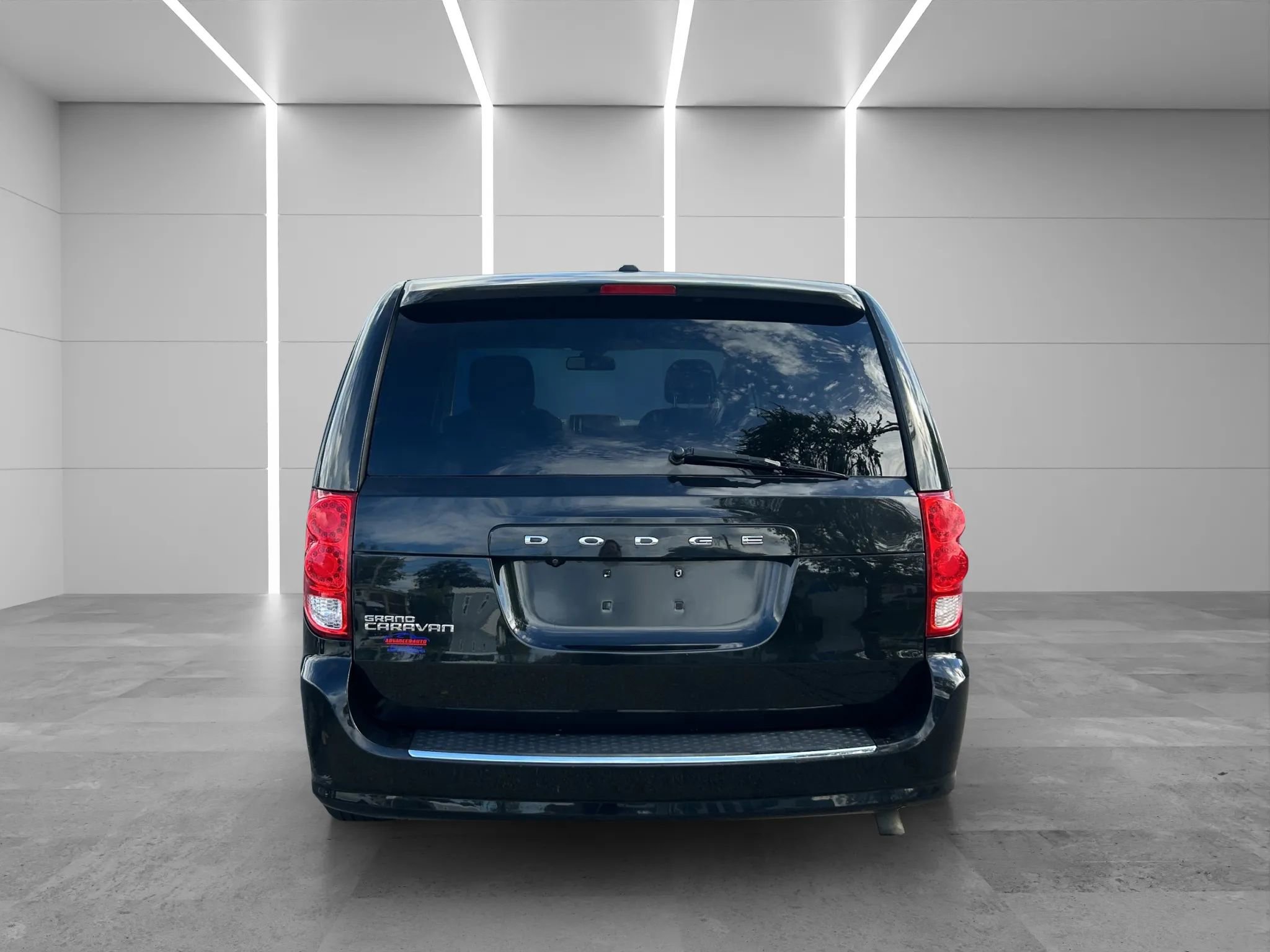 Used 2019 Dodge Grand Caravan SE w/ UConnect Hands-Free Group image 5