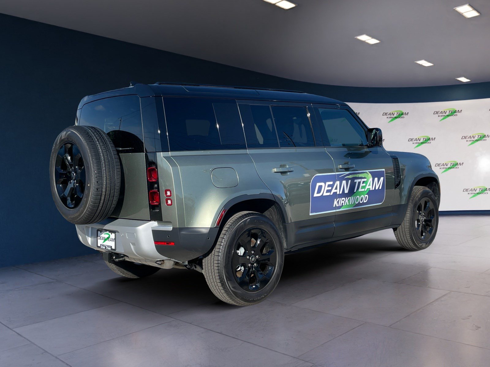 Used 2025 Land Rover Defender 110 S AWD/4WD image 7