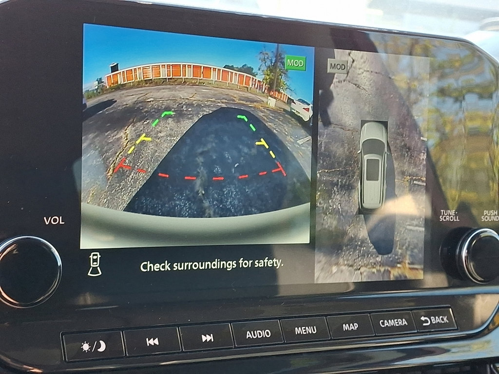 Used 2023 Nissan Pathfinder SL image 29