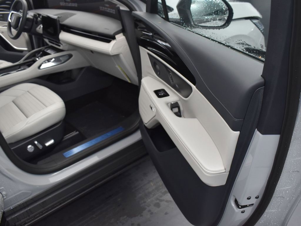 New 2026 Lincoln Nautilus Reserve w/ Jet Appearance Package image 17