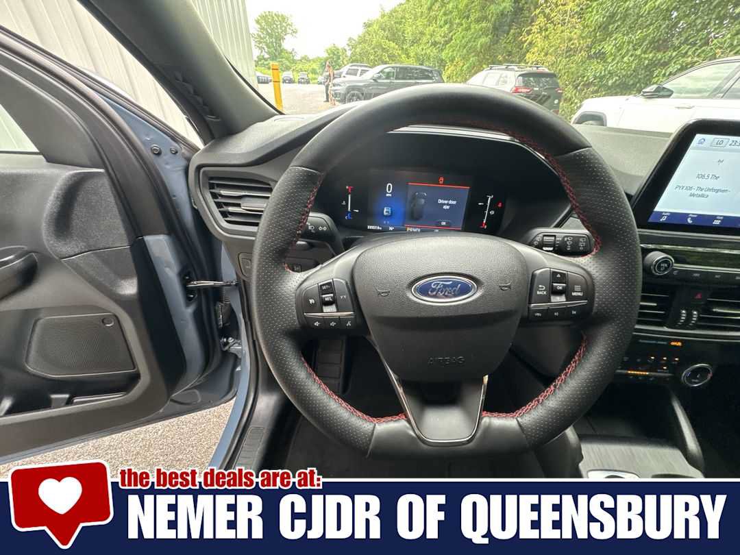 Used 2025 Ford Escape ST-Line Select AWD/4WD image 14