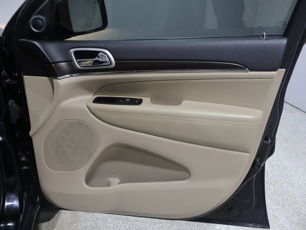 Used 2018 Jeep Grand Cherokee Limited image 25