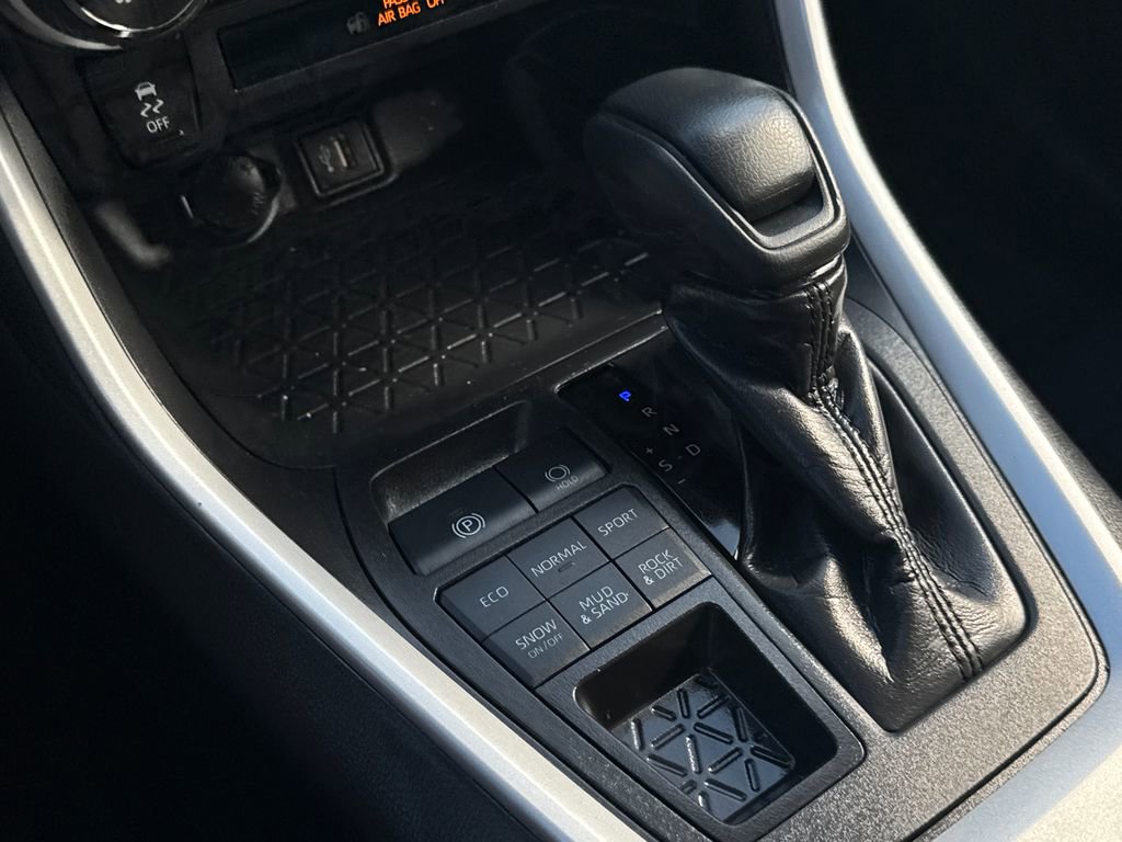 Used 2025 Toyota RAV4 XLE AWD/4WD image 25