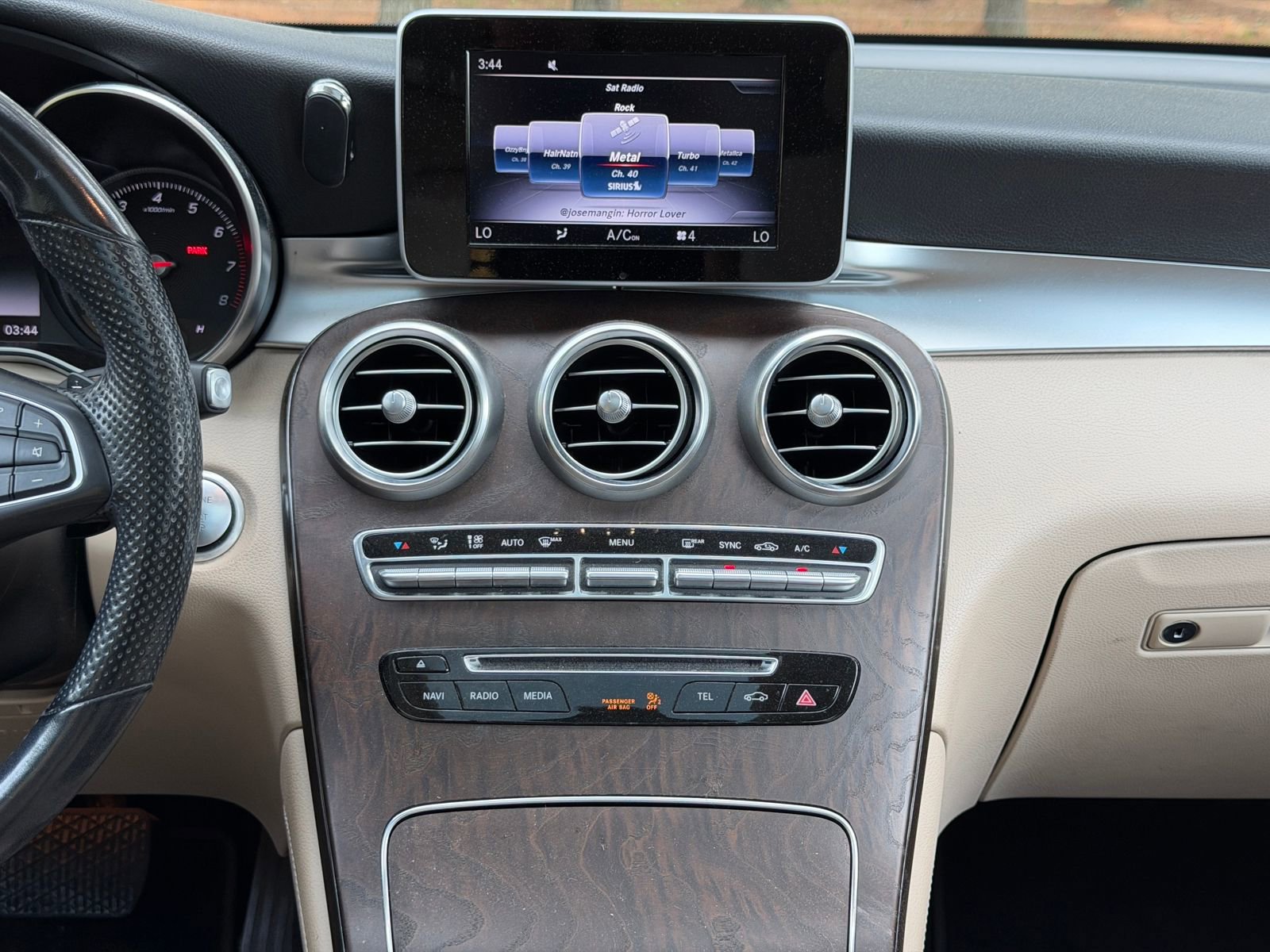 Used 2019 Mercedes-Benz GLC 300 4MATIC image 20