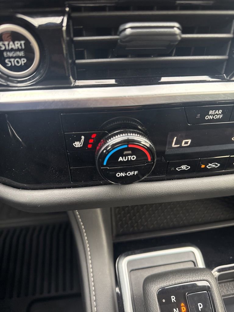 Used 2024 Nissan Pathfinder SV image 32