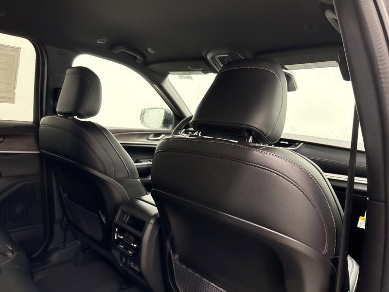 New 2025 Jeep Grand Cherokee Limited w/ Black Appearance Package image 13