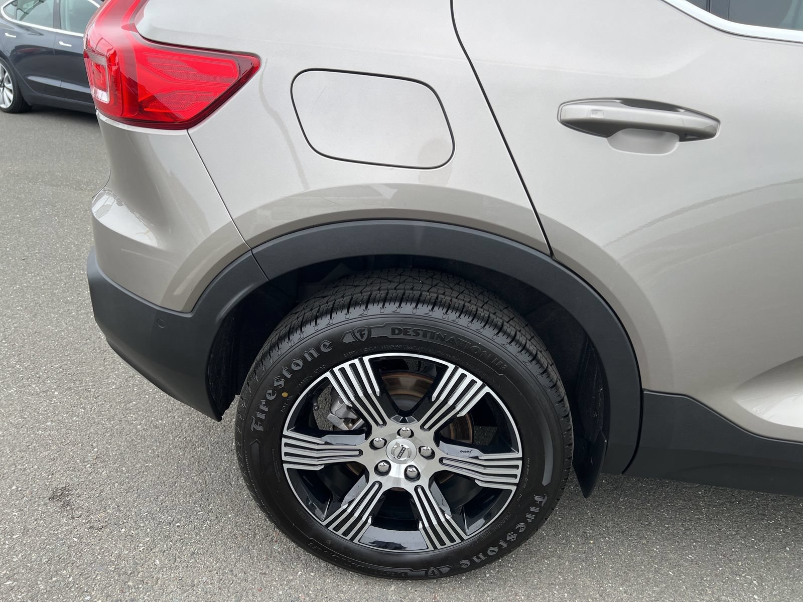 Used 2021 Volvo XC40 T4 Inscription FWD image 5
