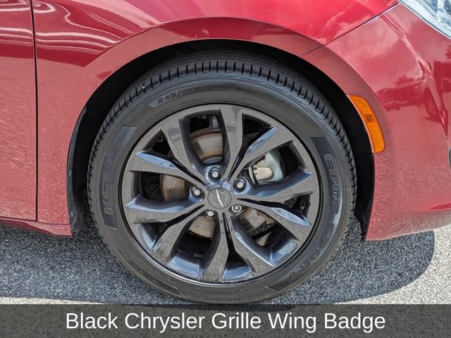 Used 2020 Chrysler Pacifica Touring w/ S Appearance Package FWD image 14