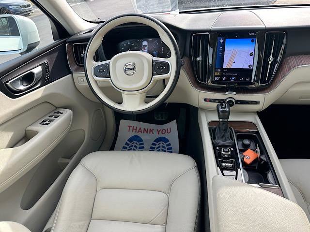 Used 2021 Volvo XC60 T5 Momentum w/ Premium Package image 22