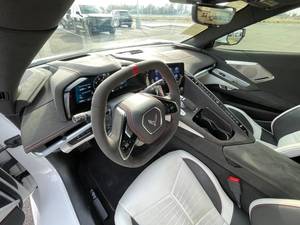 Used 2023 Chevrolet Corvette Stingray Premium Conv RWD image 9