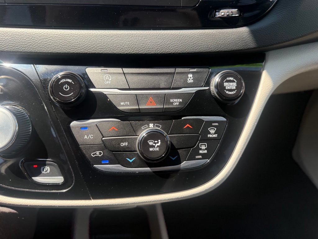 Used 2023 Chrysler Voyager LX FWD image 20