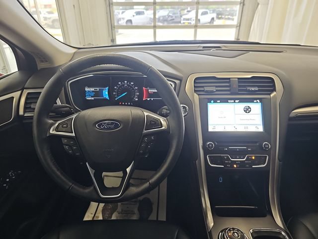 Used 2017 Ford Fusion SE w/ Equipment Group 201A FWD image 13