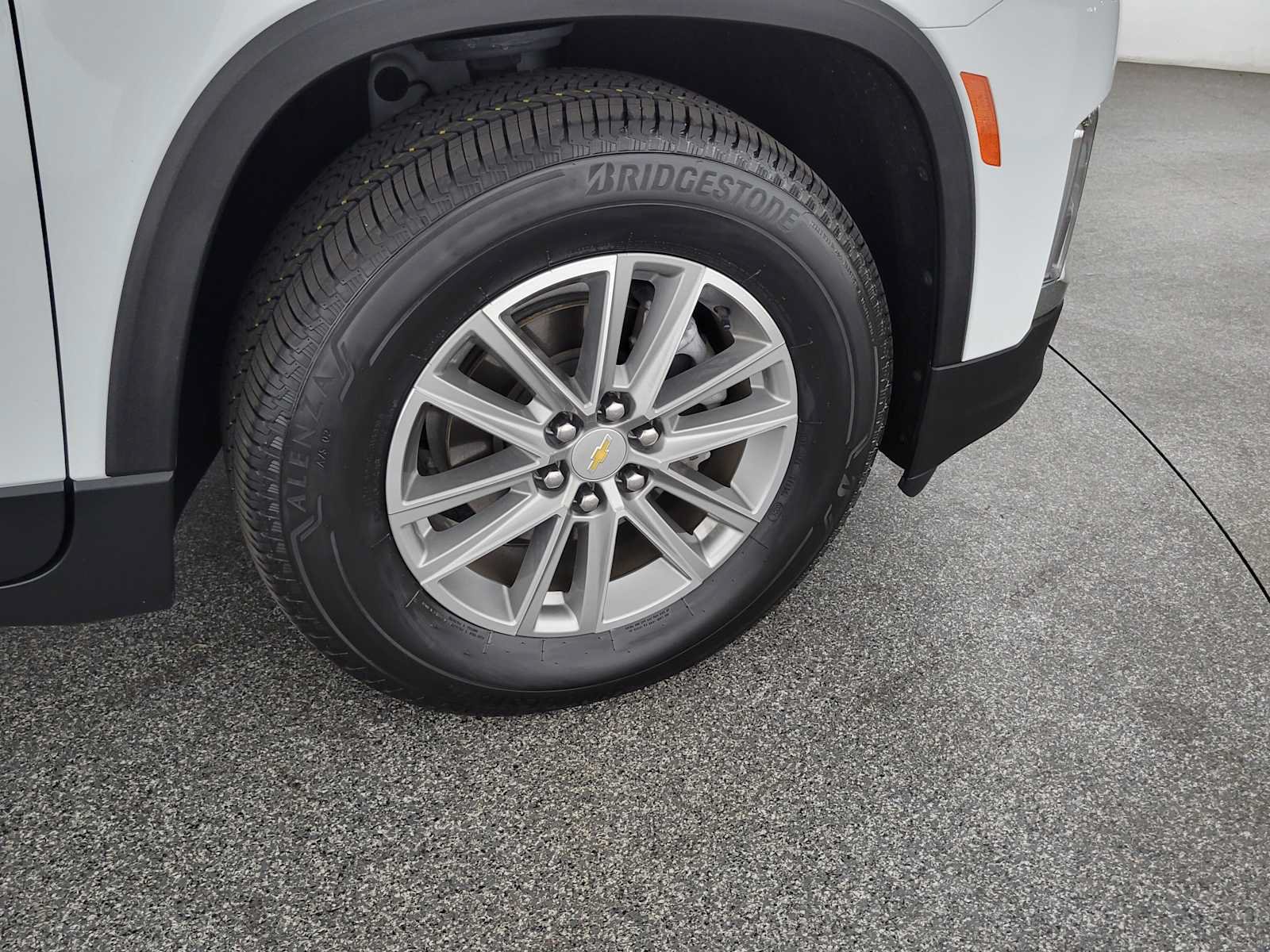 Used 2023 Chevrolet Traverse LT FWD image 9