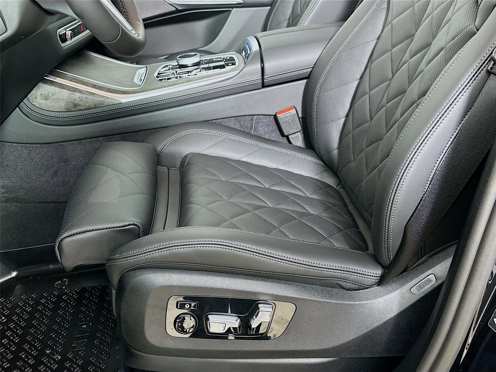 New 2026 BMW X7 xDrive40i w/ Executive Package image 19