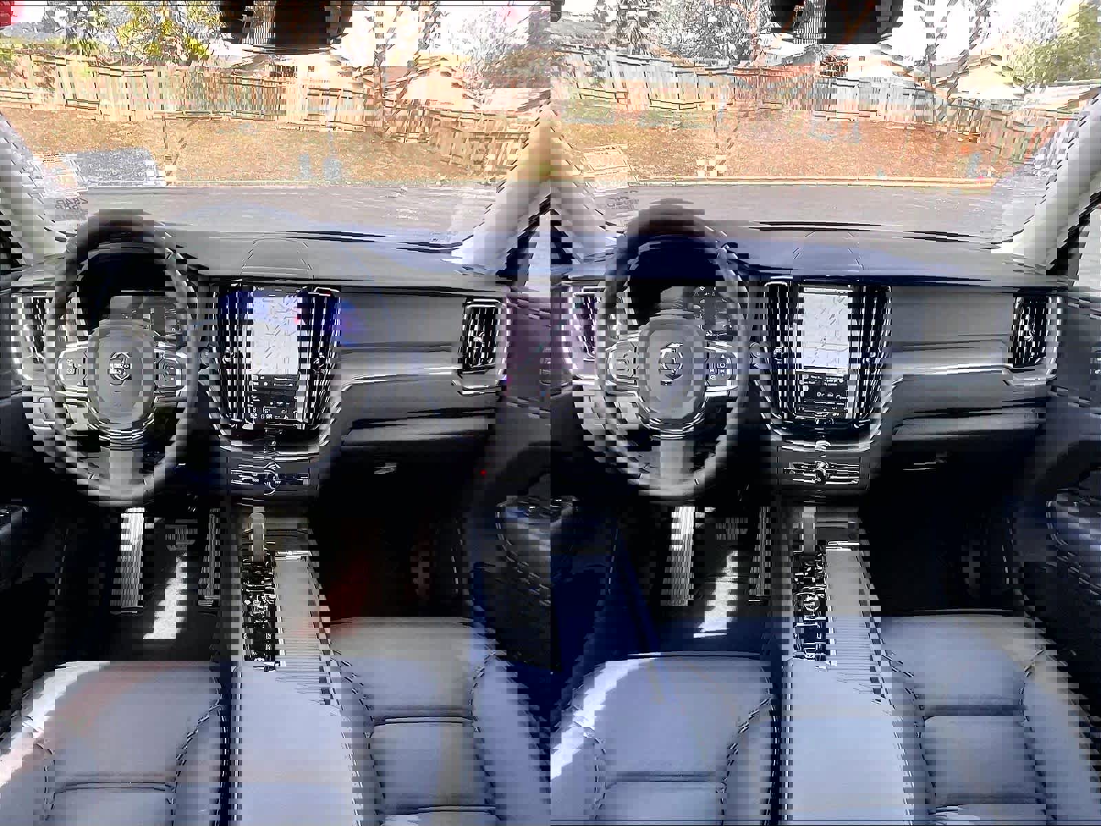 Used 2025 Volvo XC60 B5 Core image 18