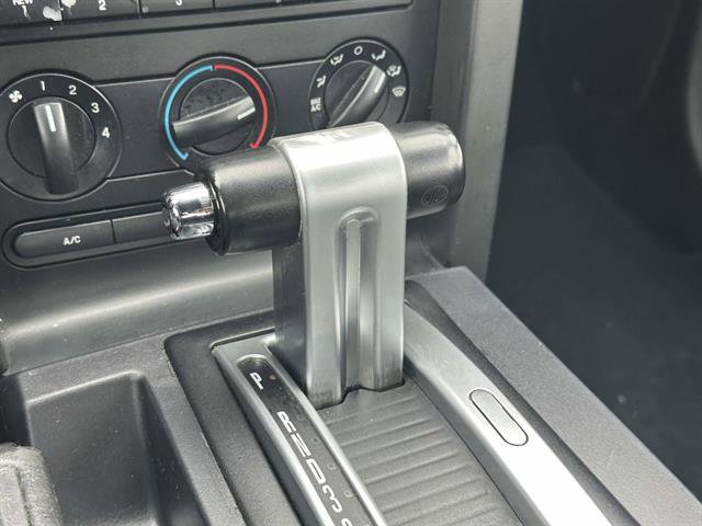 Used 2006 Ford Mustang Deluxe image 18