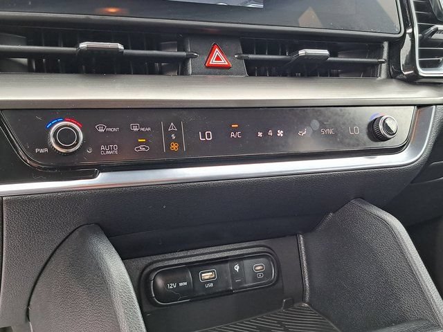 Used 2025 Kia Sportage EX FWD image 16