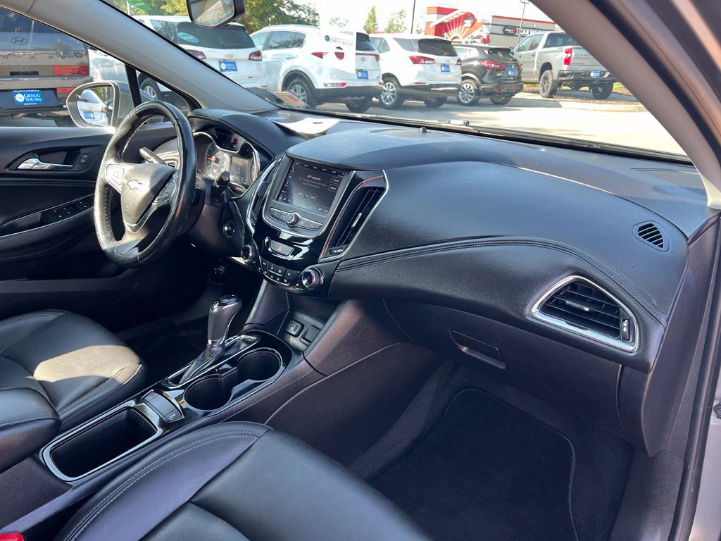 Used 2019 Chevrolet Cruze Premier FWD image 25