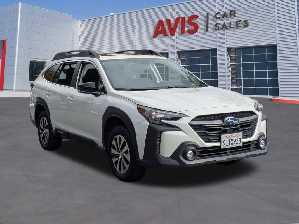 Used 2025 Subaru Outback Premium image 3