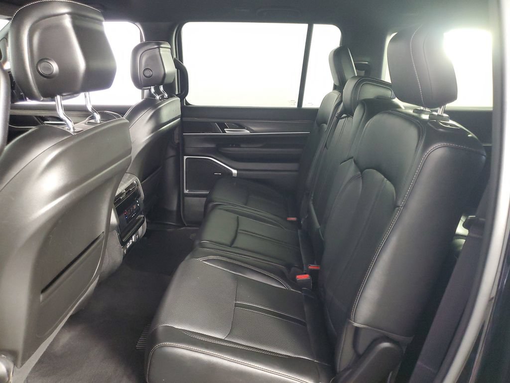 Used 2023 Jeep Wagoneer L Series II AWD/4WD image 13