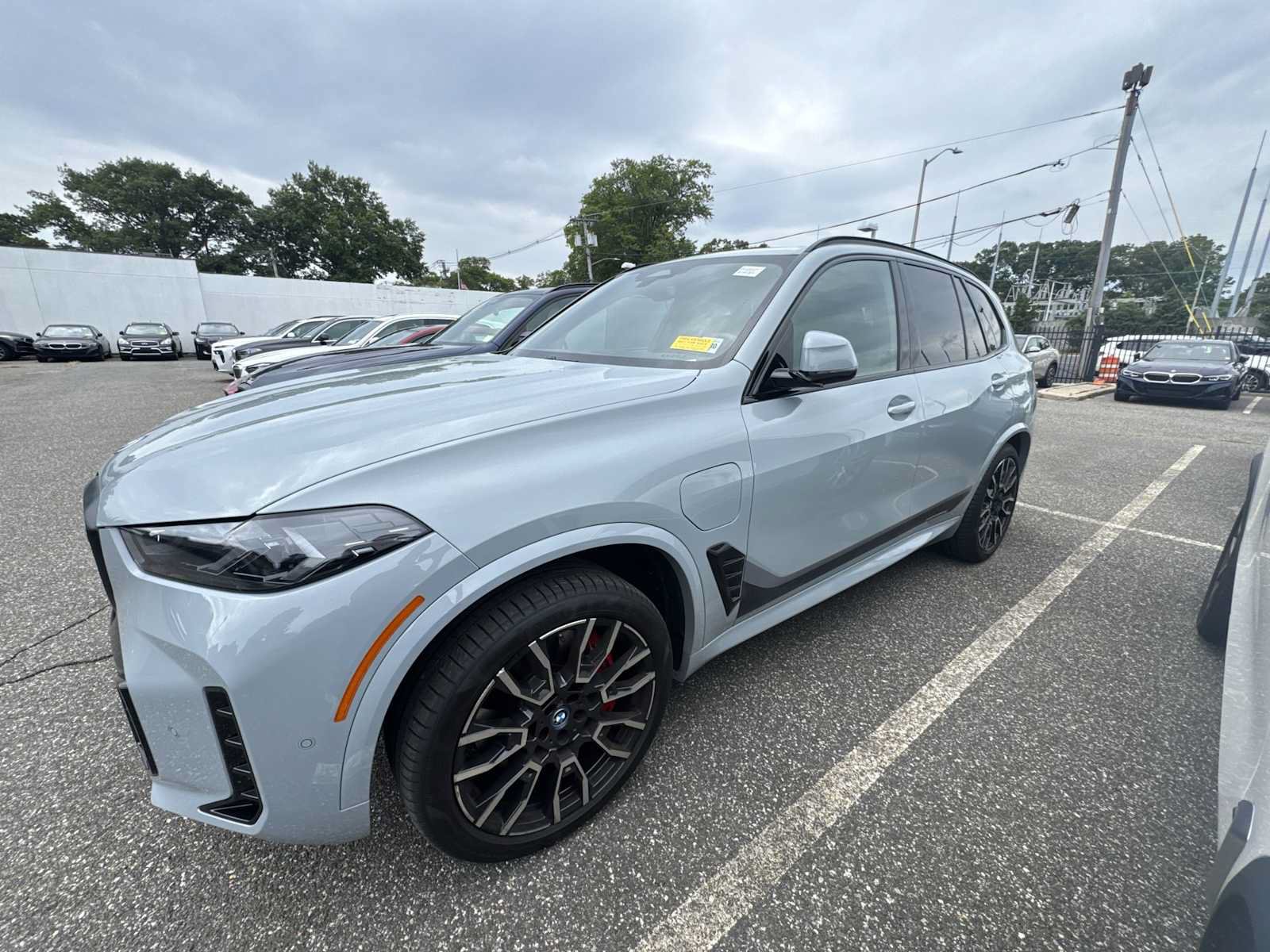Used 2025 BMW X5 xDrive50e w/ M Sport Package AWD/4WD image 5