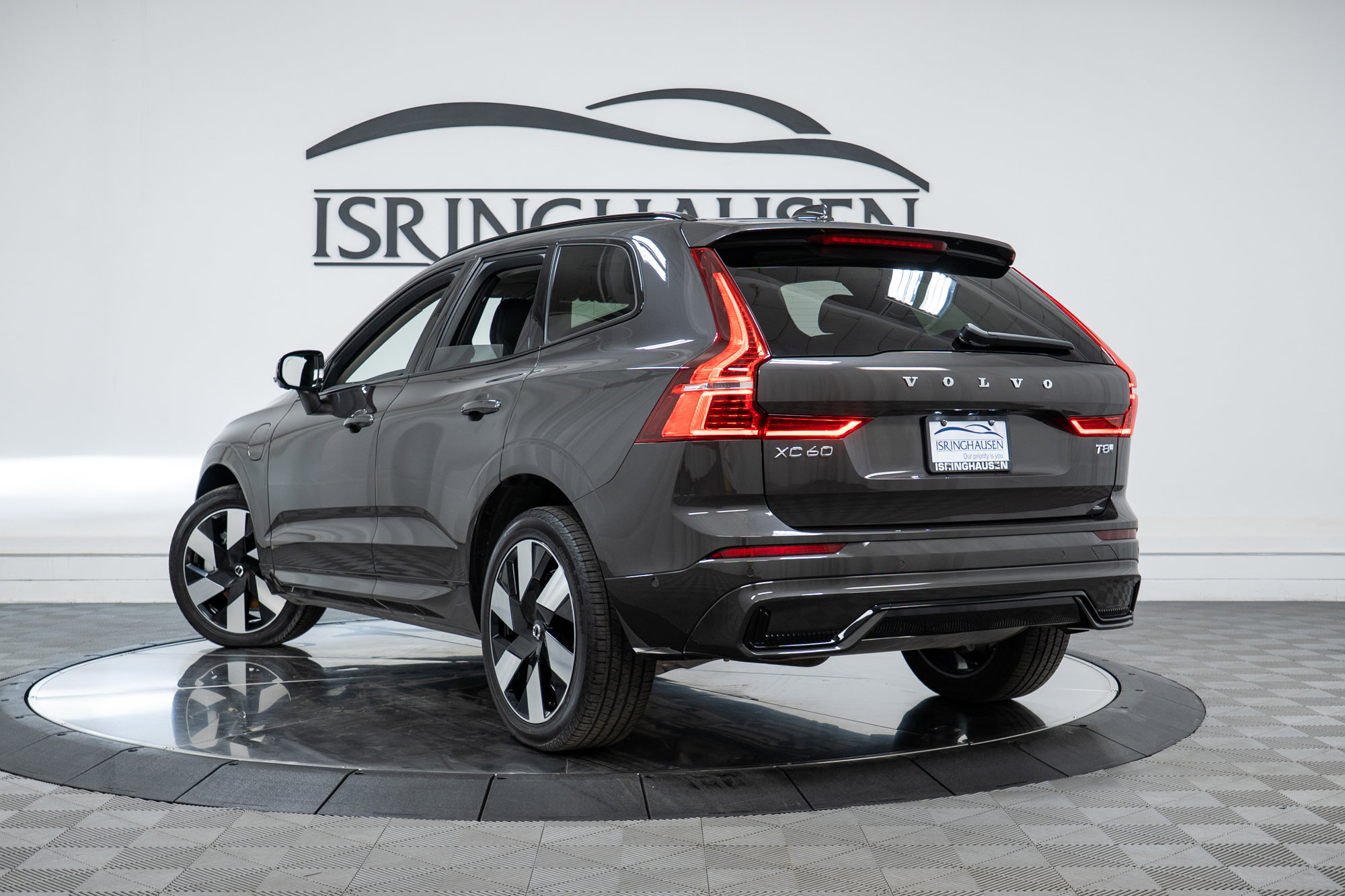Used 2025 Volvo XC60 T8 Plus w/ Climate Package image 28
