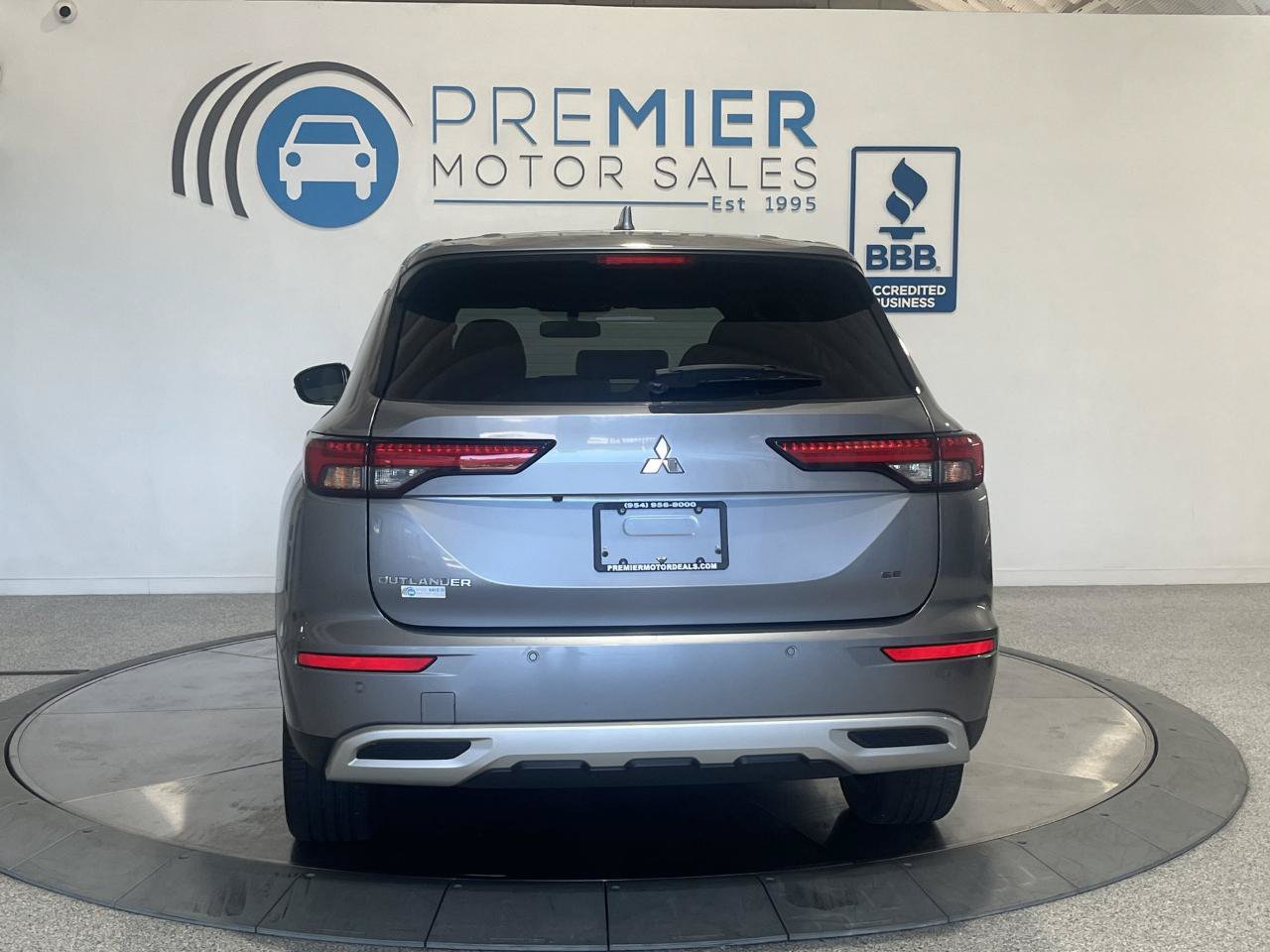 Used 2023 Mitsubishi Outlander SE FWD image 4