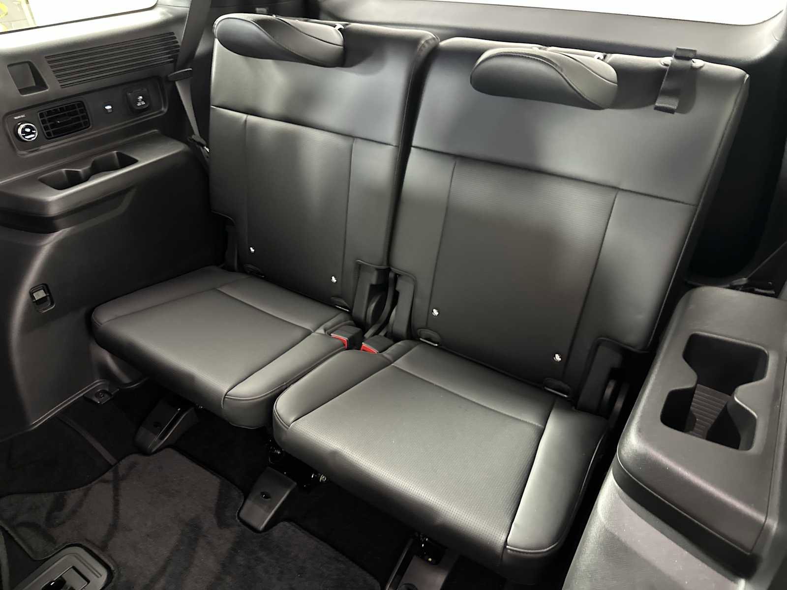 Used 2025 Hyundai Santa Fe Calligraphy w/ Tow & Go Package FWD image 26
