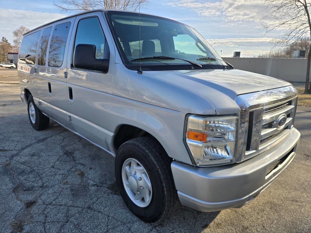Used 2009 Ford E-150 and Econoline 150 E 150 3dr Cargo Van RWD image 3