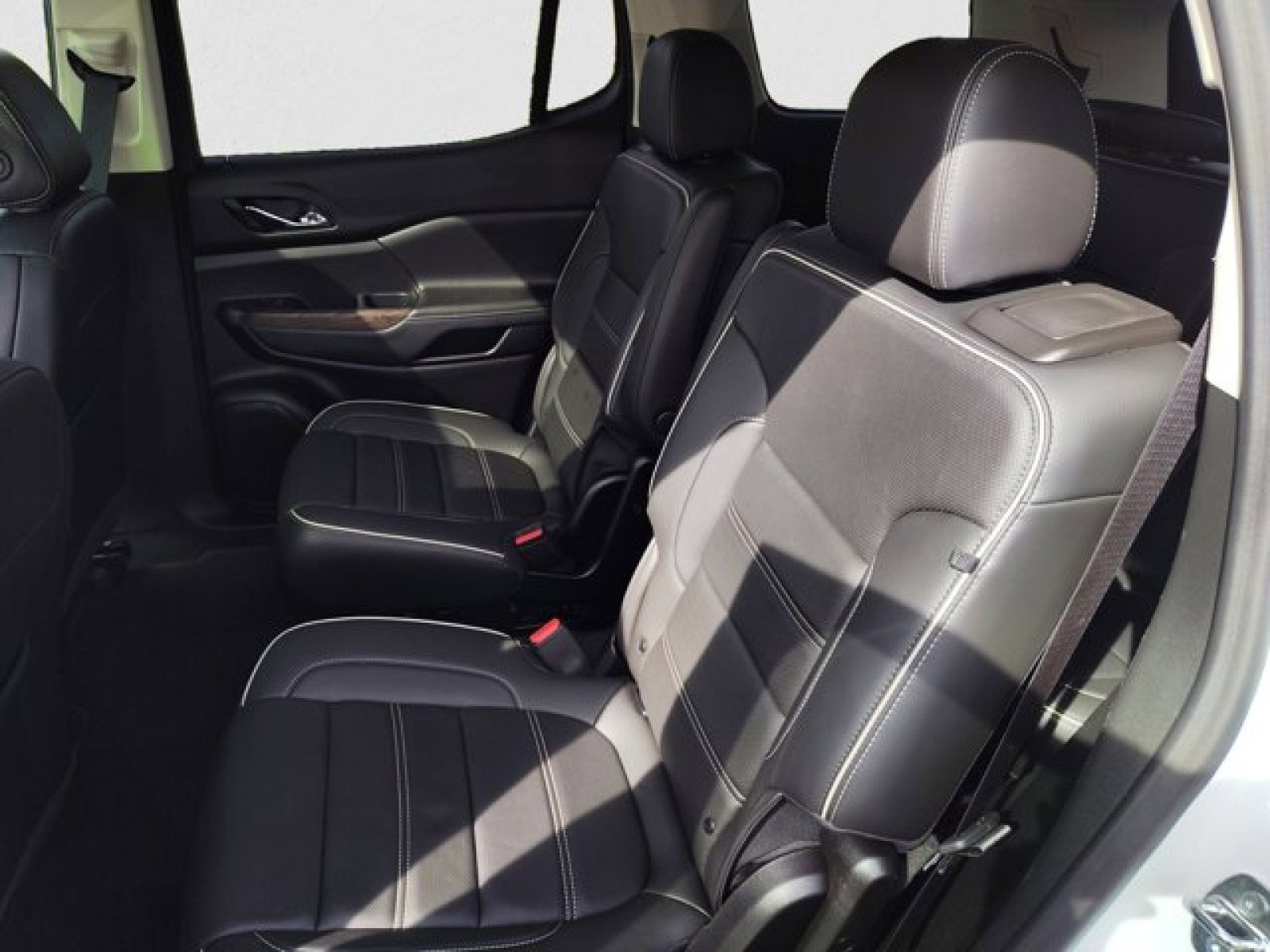 Used 2023 GMC Acadia Denali w/ Denali Ultimate Package AWD/4WD image 18