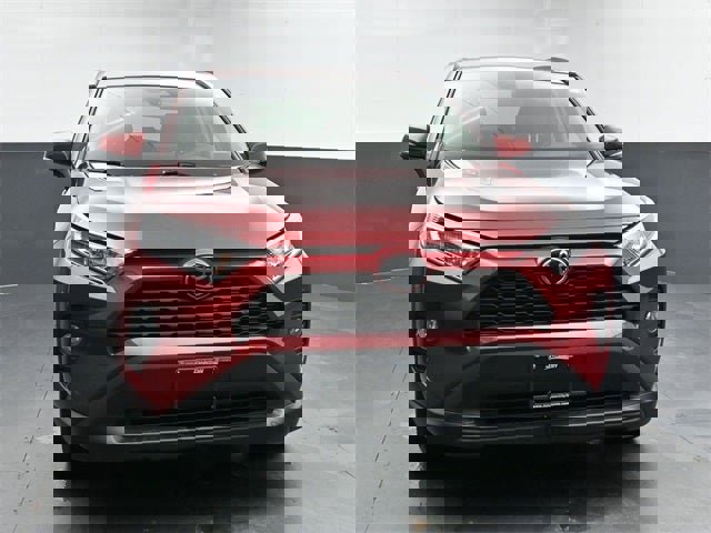 Used 2021 Toyota RAV4 XLE w/ Convenience Package image 5