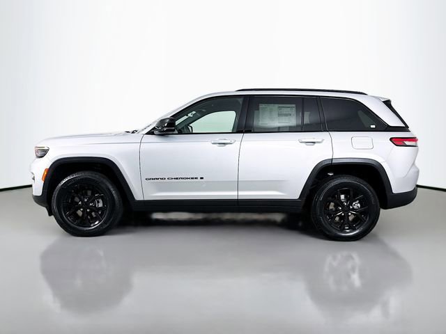 New 2025 Jeep Grand Cherokee Altitude image 4
