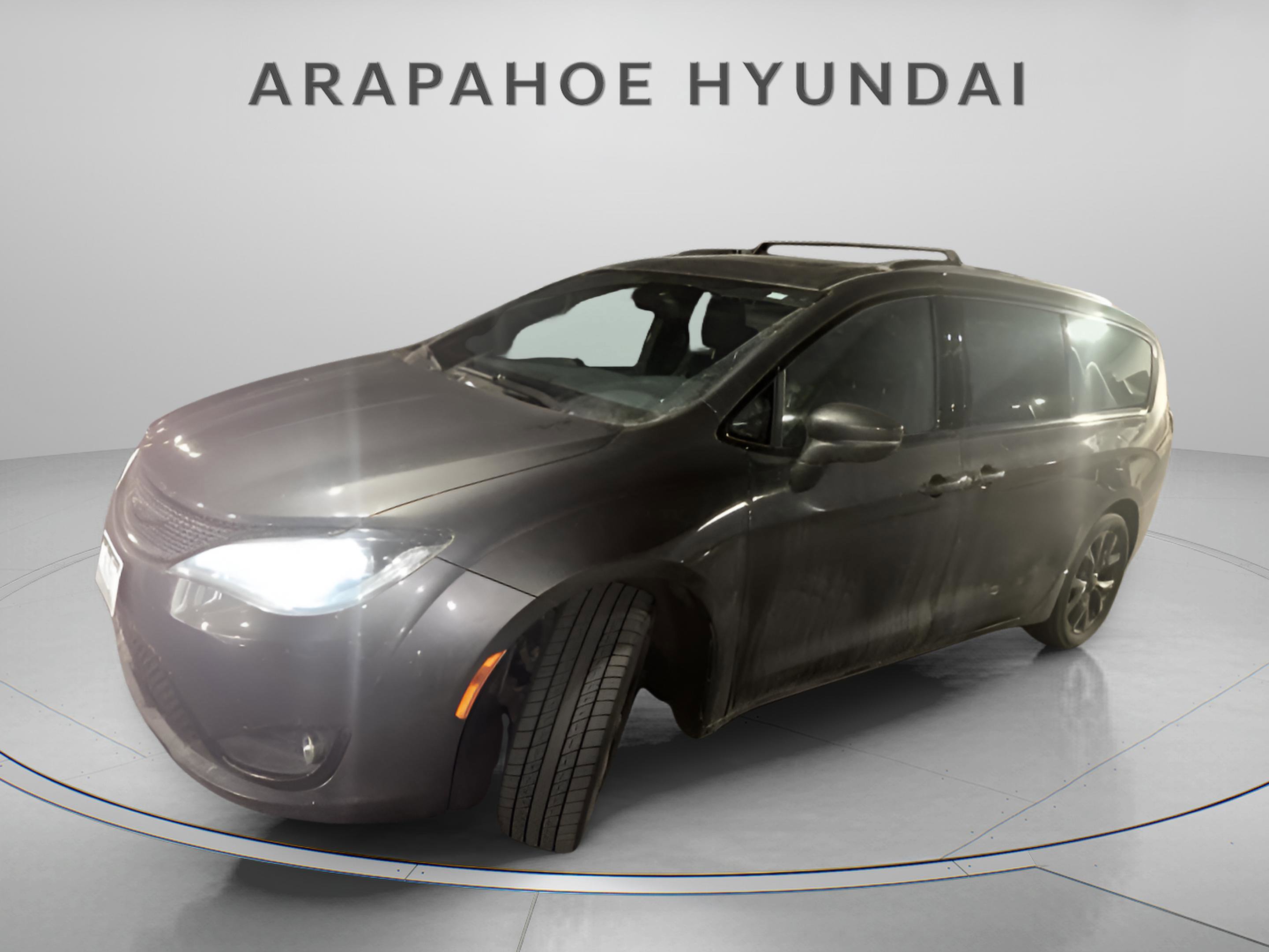 Used 2019 Chrysler Pacifica Limited w/ S Appearance Package image 2