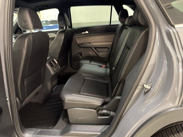 Certified 2021 Volkswagen Atlas Cross Sport SE w/ Panoramic Sunroof Package AWD/4WD image 22