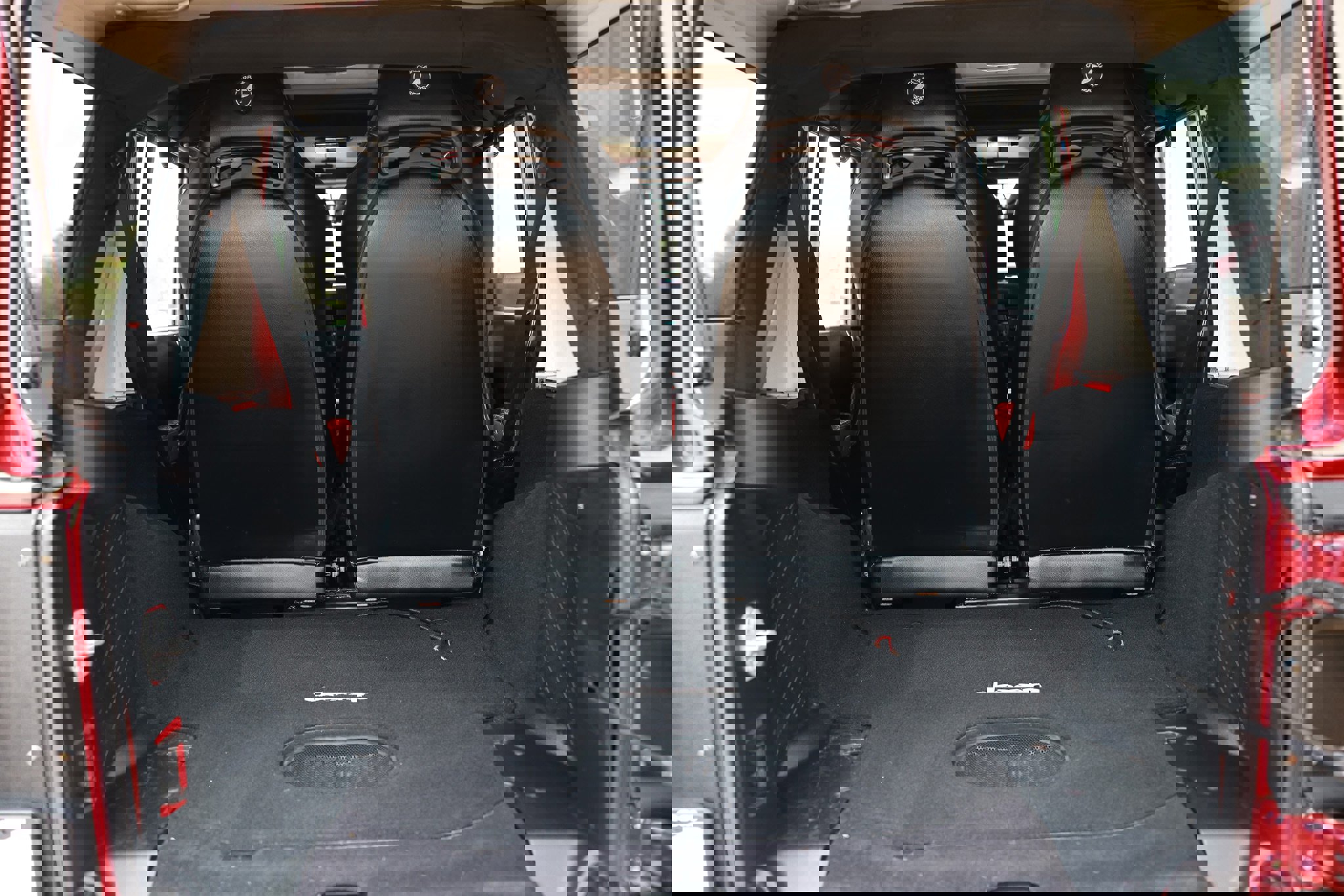 Used 2016 Jeep Wrangler Unlimited Rubicon w/ Connectivity Group image 28