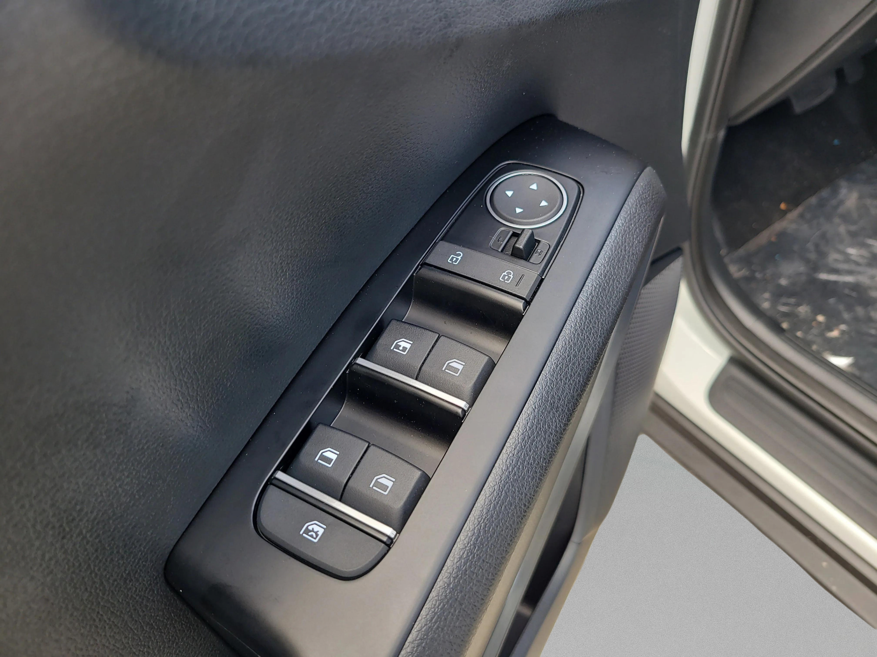 Certified 2025 Kia Soul EX FWD image 11