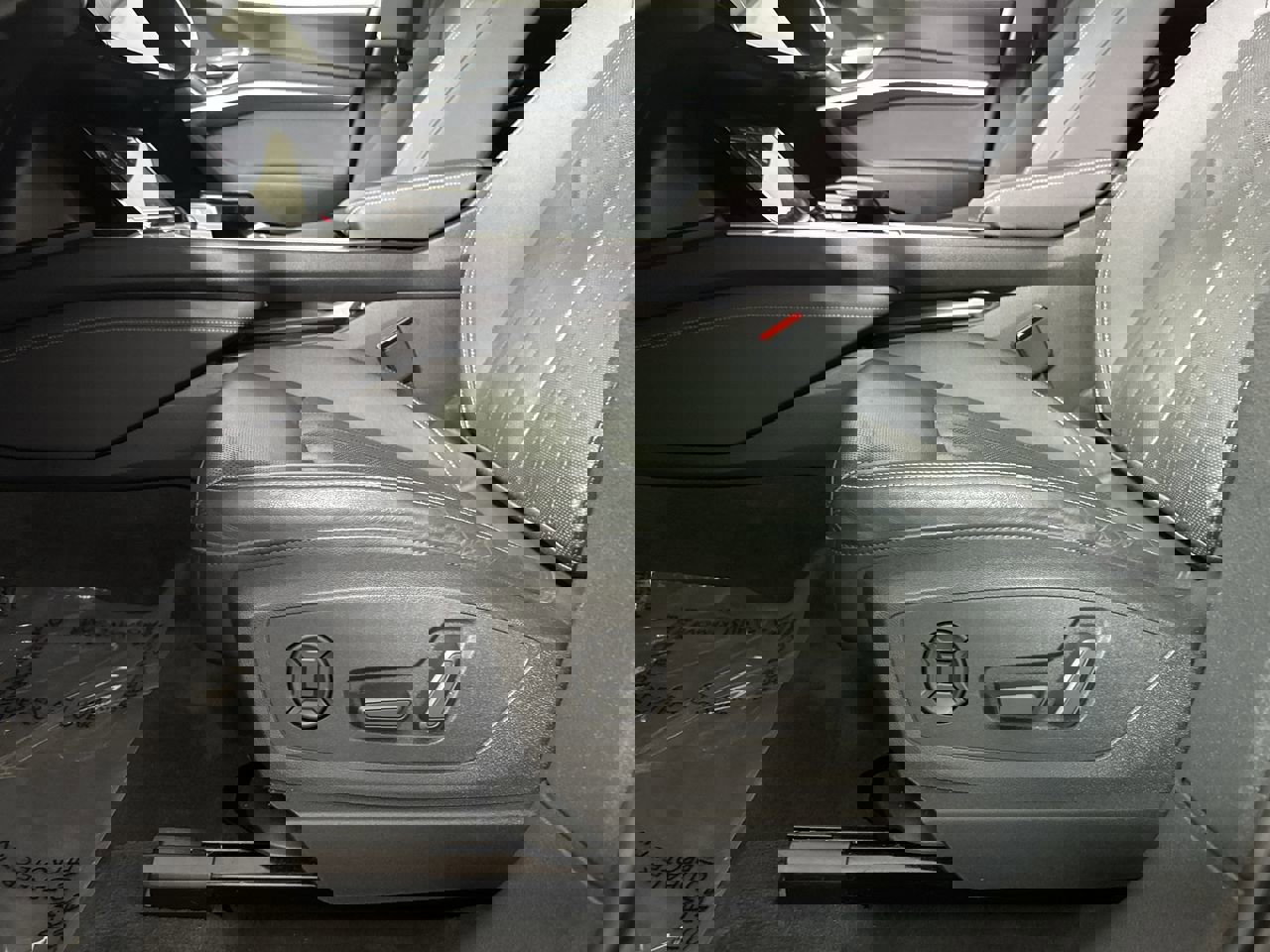 Used 2020 Audi e-tron Premium Plus image 28