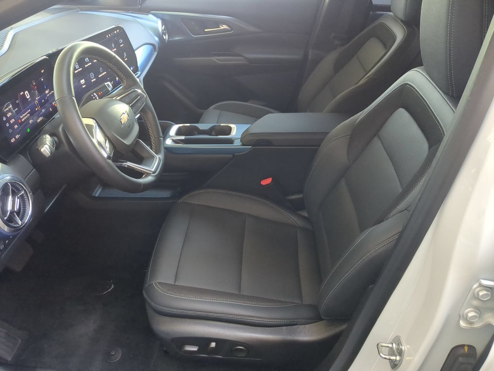 Used 2024 Chevrolet Equinox EV LT w/ LPO, Blackout Package FWD image 22