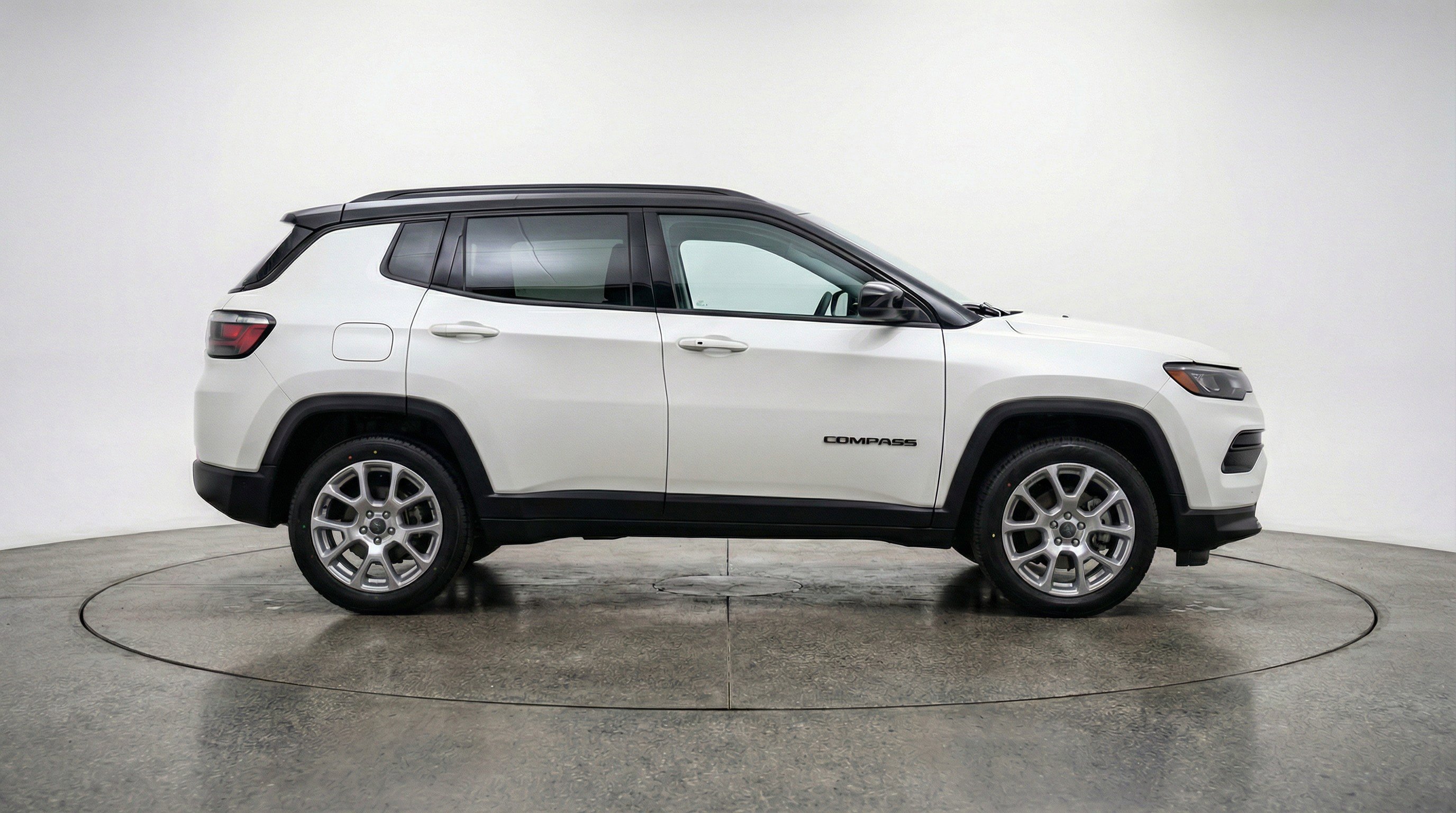Used 2025 Jeep Compass Limited AWD/4WD image 11