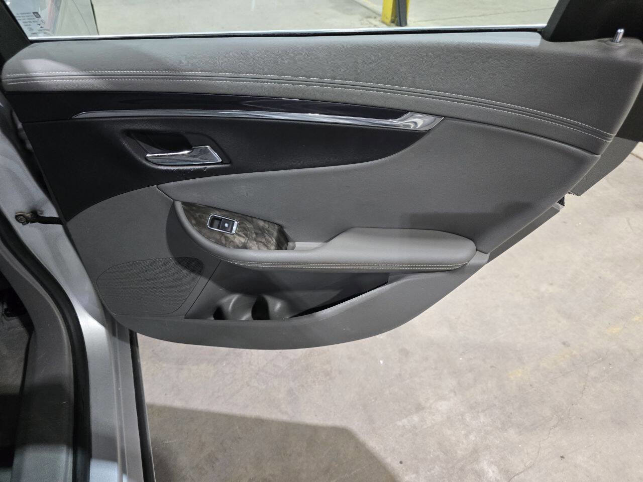 Used 2015 Chevrolet Impala LTZ image 29
