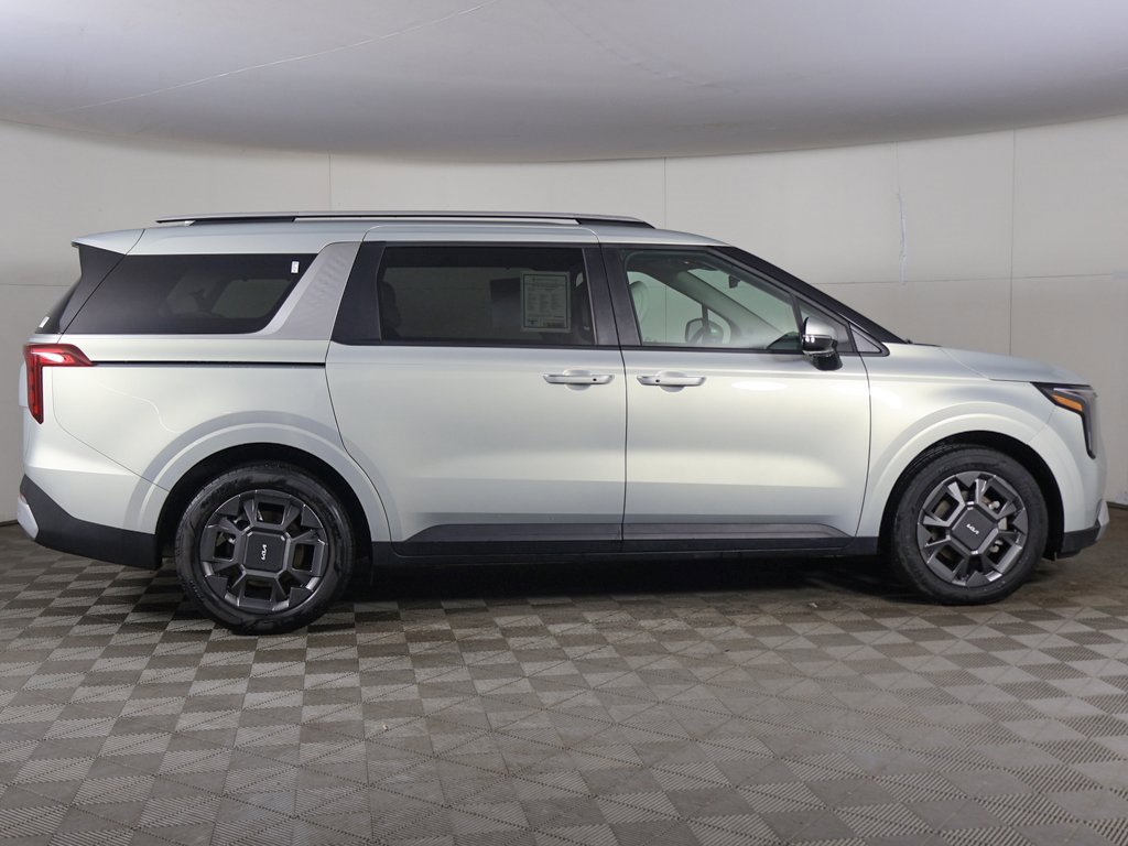 Used 2025 Kia Carnival EX image 19