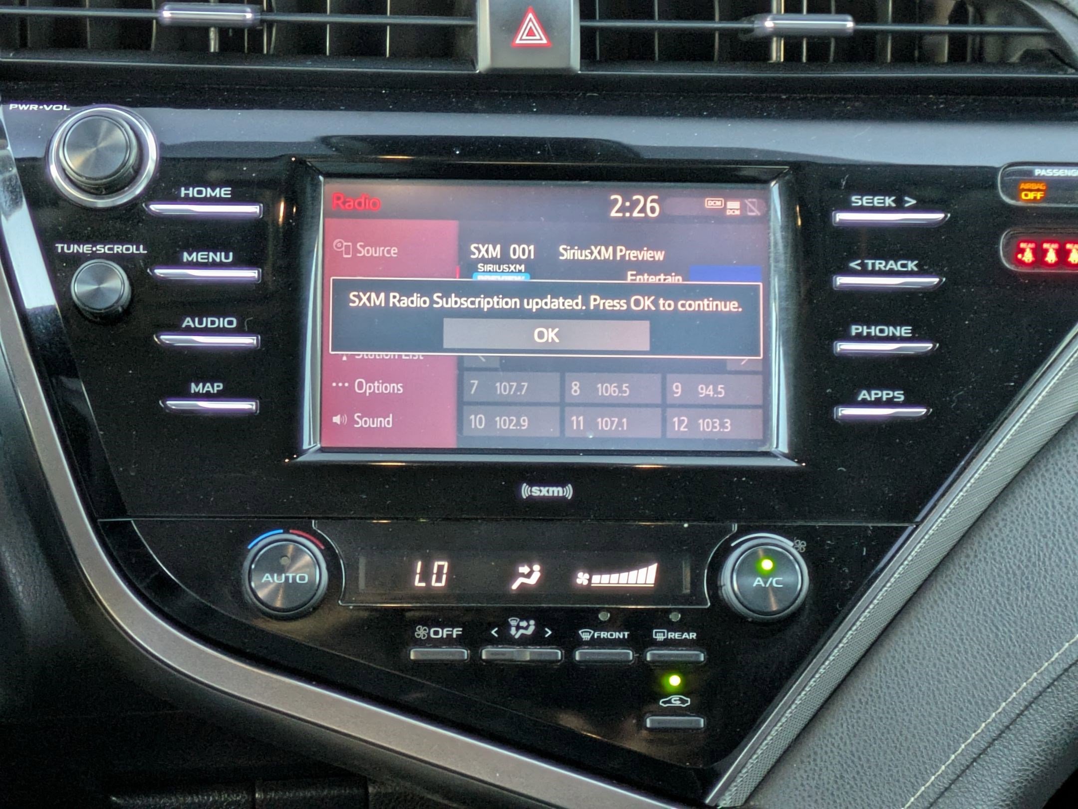 Used 2020 Toyota Camry SE image 18