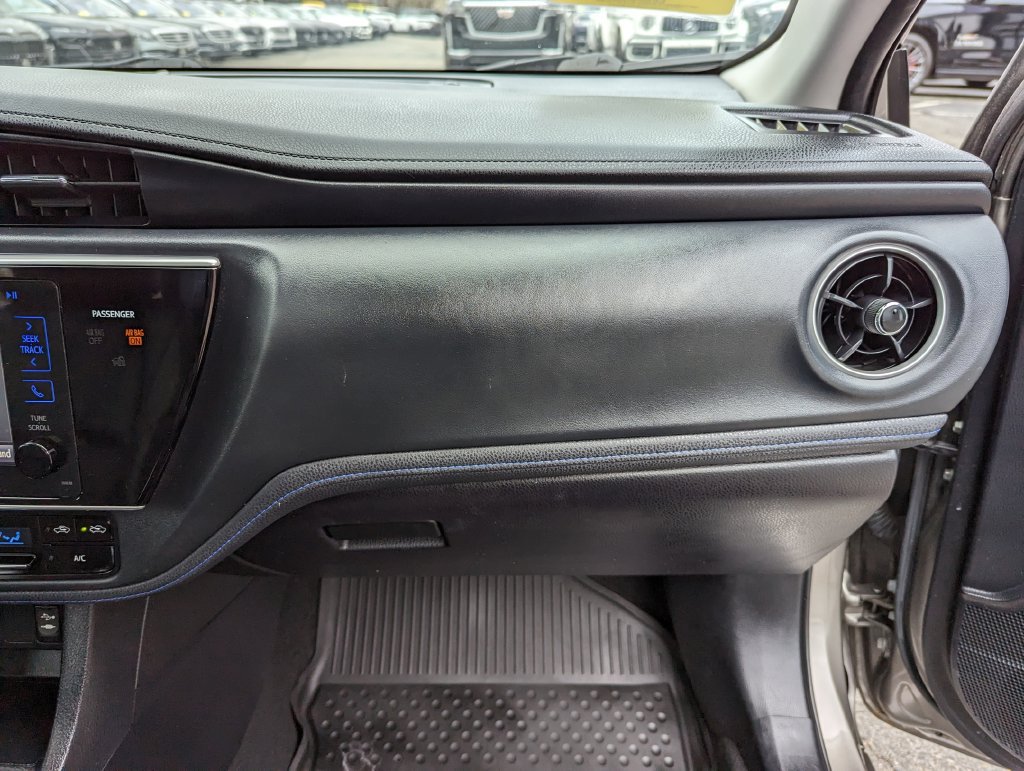 Used 2017 Toyota Corolla SE w/ SE Premium Package FWD image 35