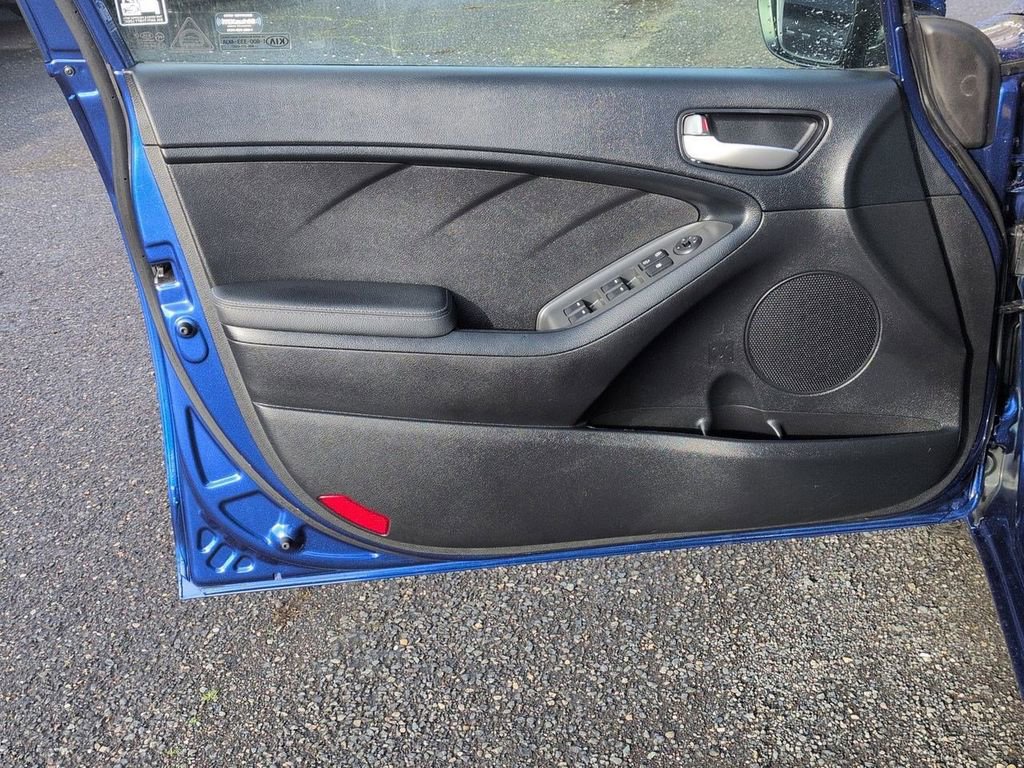 Used 2017 Kia Forte LX image 9