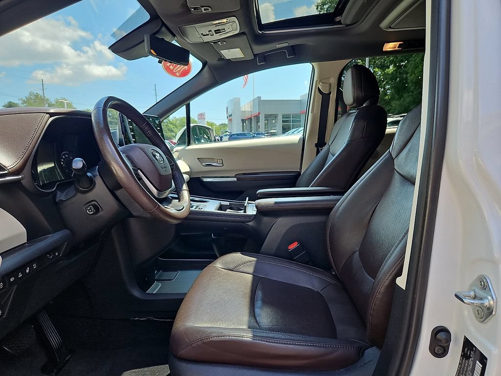 Used 2021 Toyota Sienna Platinum AWD/4WD image 16