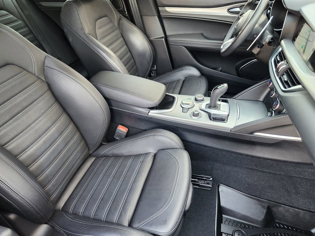 Used 2022 Alfa Romeo Stelvio Veloce image 14